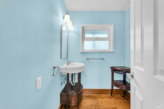 2558 Mathers Avenue, West Vancouver For Sale - image 27