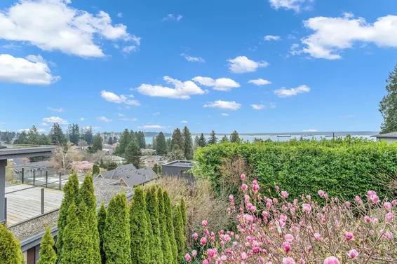 2558 Mathers Avenue, West Vancouver For Sale - image 3