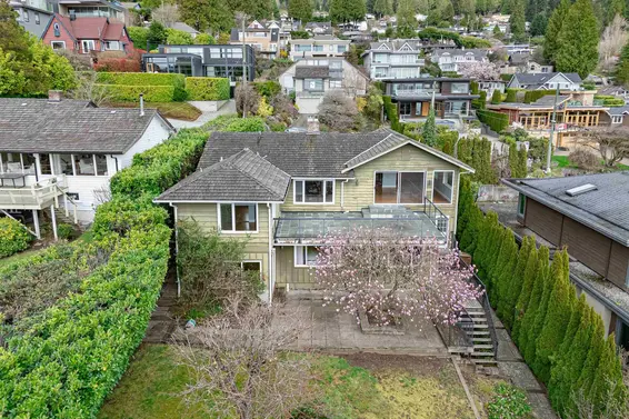 2558 Mathers Avenue, West Vancouver For Sale - image 36
