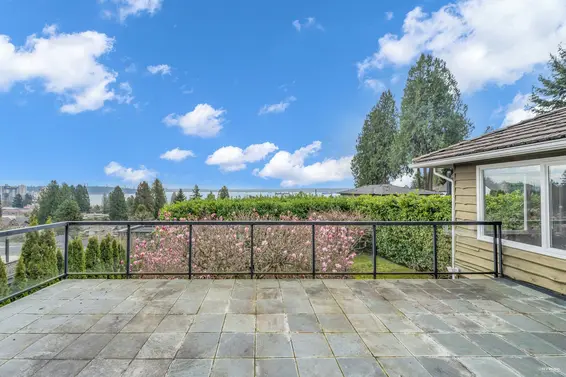 2558 Mathers Avenue, West Vancouver For Sale - image 8