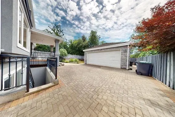 467 West Kings Road, North Vancouver For Sale - image 2