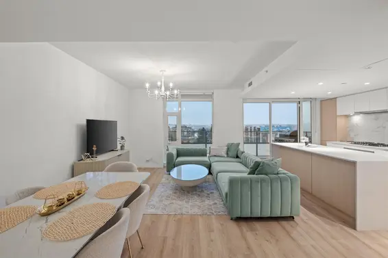 611 1500 Fern Street, North Vancouver For Sale - image 2