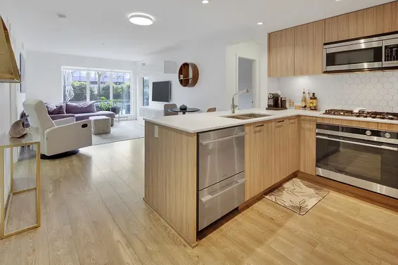 206 1061 Marine Drive, North Vancouver For Sale - image 9