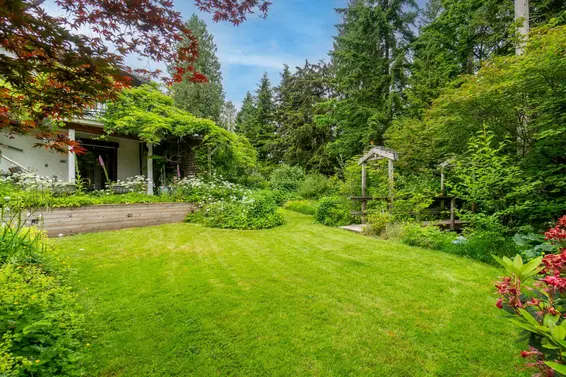 759 Vinedale Road, North Vancouver For Sale - image 3
