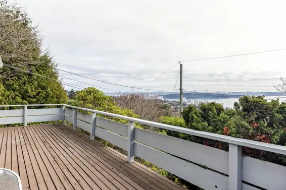 2575 Queens Avenue, West Vancouver For Sale - image 11