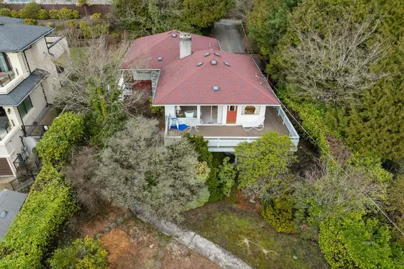 2575 Queens Avenue, West Vancouver For Sale - image 2