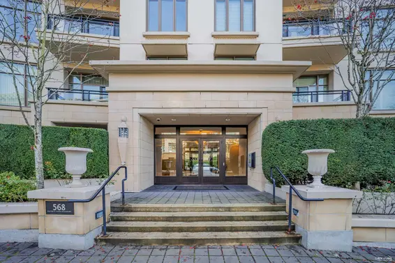 303 568 Waters Edge Crescent, West Vancouver