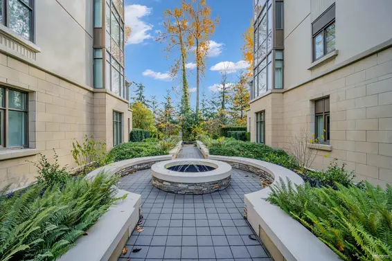 303 568 Waters Edge Crescent, West Vancouver For Sale - image 28