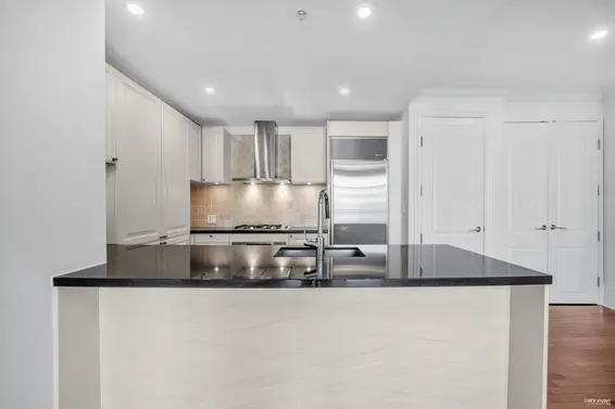 303 568 Waters Edge Crescent, West Vancouver For Sale - image 6