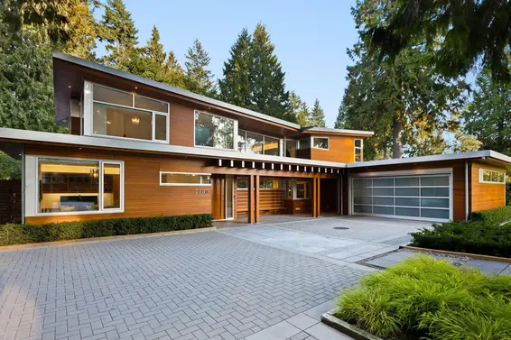 2580 Colwood Drive, North Vancouver
