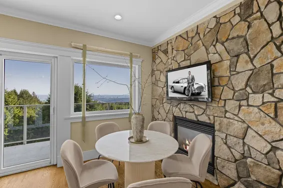 1371 Burnside Road, West Vancouver For Sale - image 10