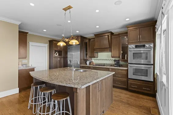 1371 Burnside Road, West Vancouver For Sale - image 13