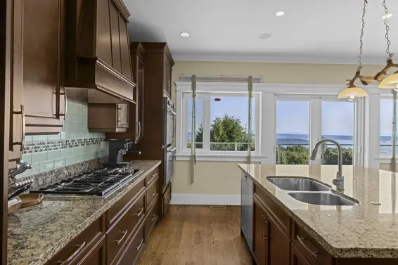 1371 Burnside Road, West Vancouver For Sale - image 14