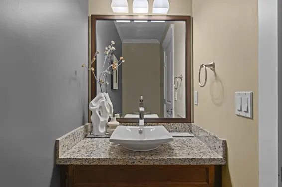 1371 Burnside Road, West Vancouver For Sale - image 16