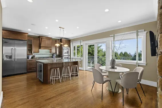 1371 Burnside Road, West Vancouver For Sale - image 9