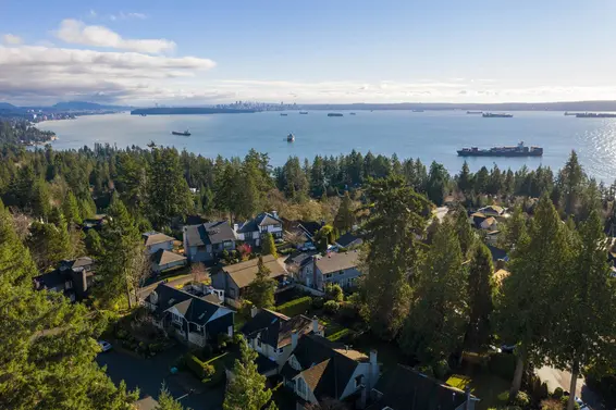 4786 Meadfeild Court, West Vancouver For Sale - image 3
