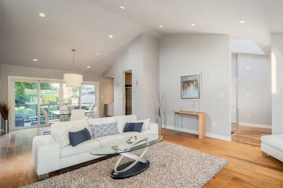 4786 Meadfeild Court, West Vancouver For Sale - image 7