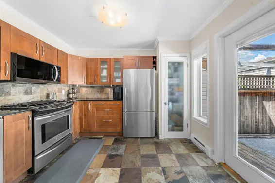 2 460 West 6th Street, North Vancouver For Sale - image 15
