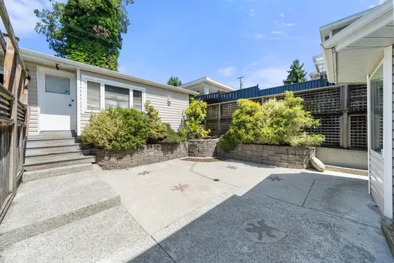 2 460 West 6th Street, North Vancouver For Sale - image 26