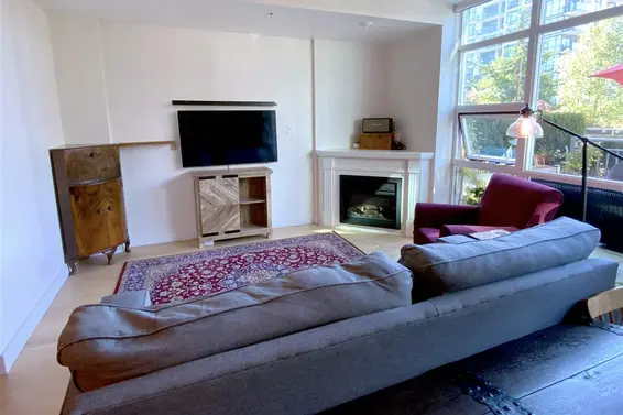 Th15 168 East Esplanade, North Vancouver For Sale - image 2