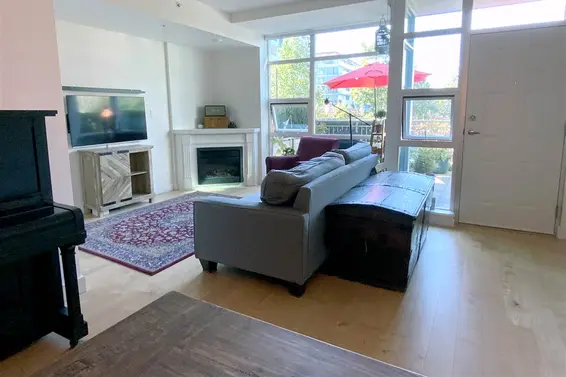 Th15 168 East Esplanade, North Vancouver For Sale - image 3