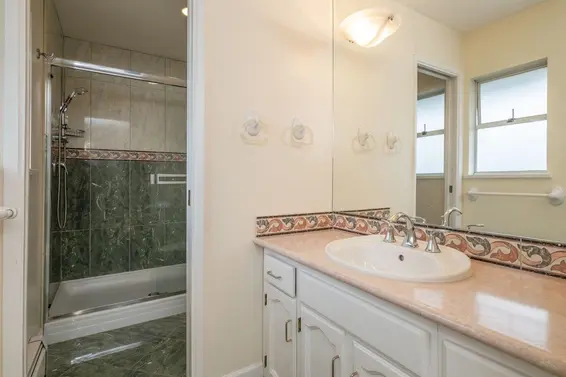375 Fairway Drive, North Vancouver For Sale - image 21