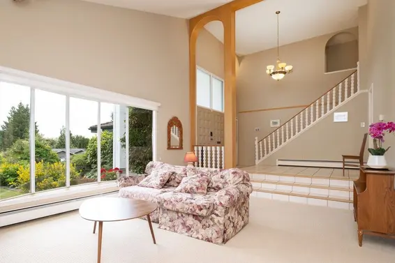 375 Fairway Drive, North Vancouver For Sale - image 3