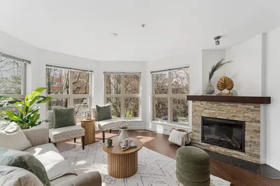 206 1468 St. Andrews Avenue, North Vancouver