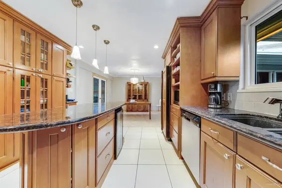 465 Felton Road, North Vancouver For Sale - image 11