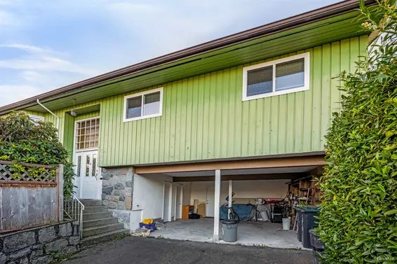 465 Felton Road, North Vancouver For Sale - image 2