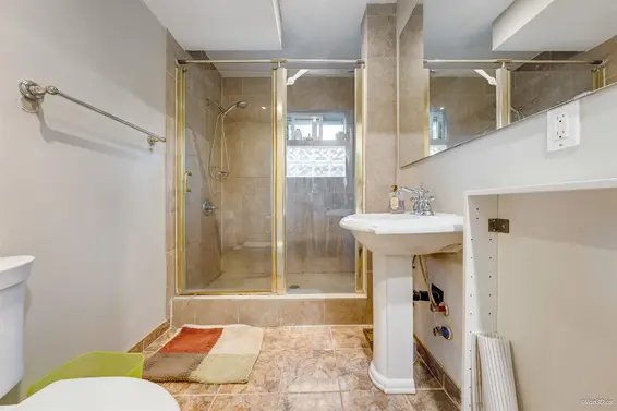 465 Felton Road, North Vancouver For Sale - image 28