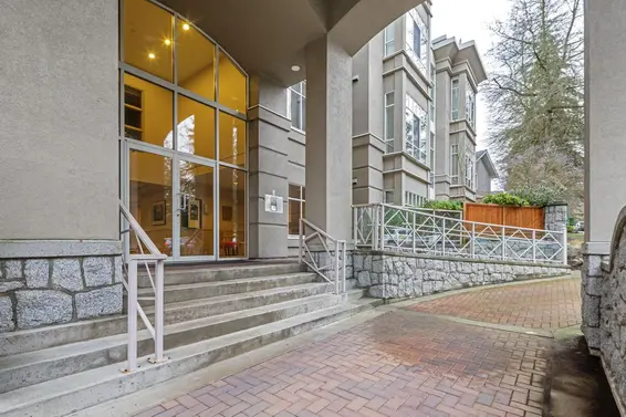 630 Roche Point Drive, North Vancouver For Sale - image 3