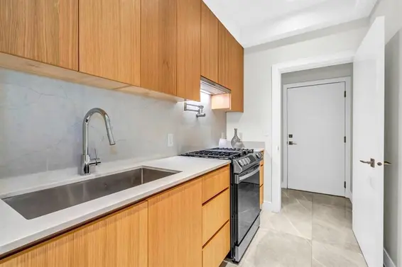 4470 Capilano Road, North Vancouver For Sale - image 12