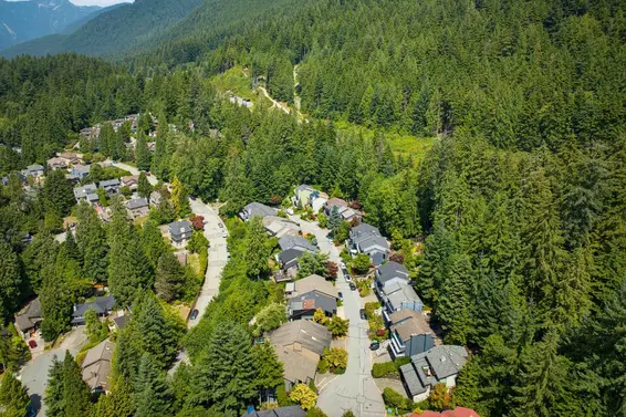 5623 Eagle Court, North Vancouver For Sale - image 2