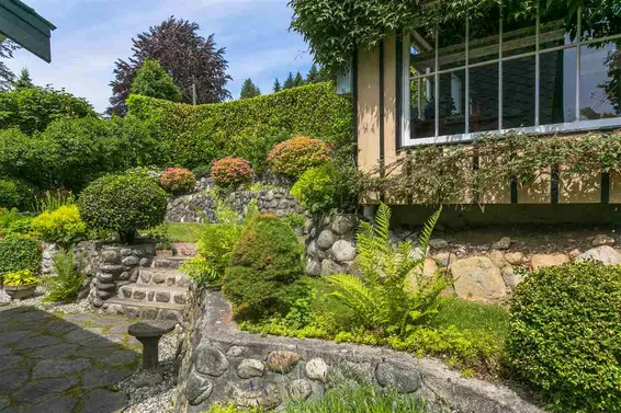 350 Tempe Crescent, North Vancouver For Sale - image 19