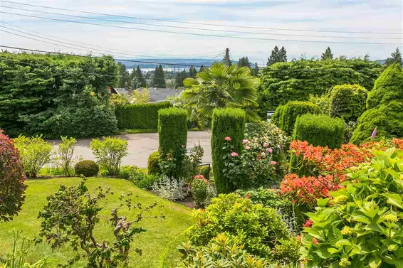 350 Tempe Crescent, North Vancouver For Sale - image 3