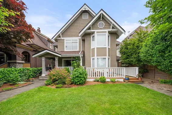 262 East 10 Street, North Vancouver