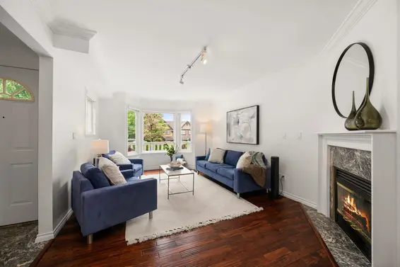 262 East 10 Street, North Vancouver For Sale - image 2