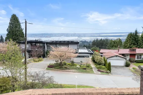 234 Rondoval Crescent, North Vancouver For Sale - image 24