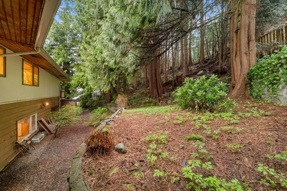 234 Rondoval Crescent, North Vancouver For Sale - image 34