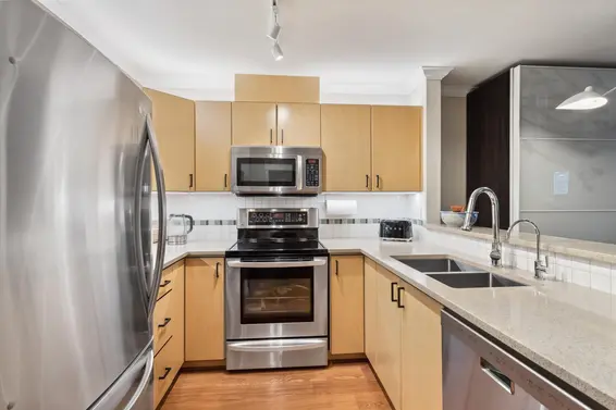 206 175 East 10th Street, North Vancouver For Sale - image 9