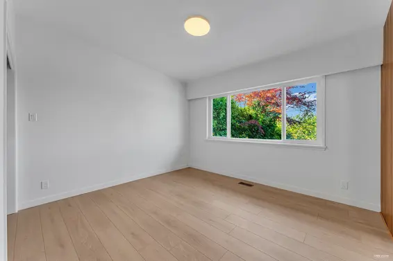 734 Crystal Court, North Vancouver For Sale - image 17