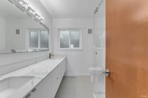 734 Crystal Court, North Vancouver For Sale - image 21
