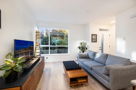 13 533 East 3rd Street, North Vancouver For Sale - image 4