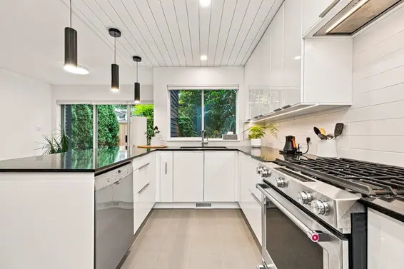 6424 Bruce Street, West Vancouver For Sale - image 14