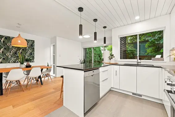 6424 Bruce Street, West Vancouver For Sale - image 15