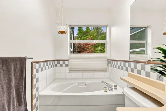 6424 Bruce Street, West Vancouver For Sale - image 23