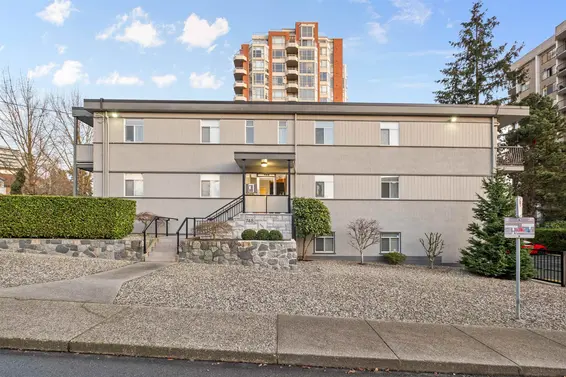 748 Chesterfield Avenue, North Vancouver For Sale - image 3