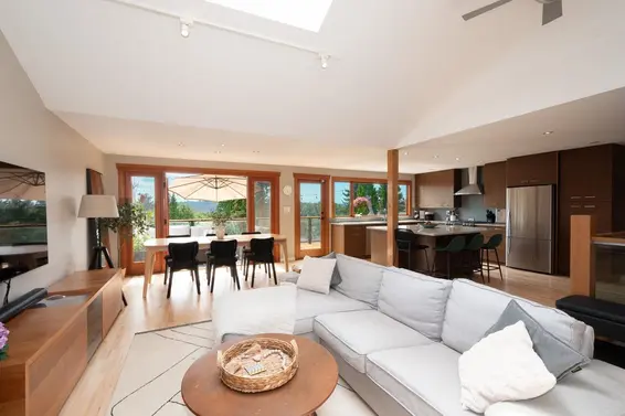 1185 Cloverley Street, North Vancouver For Sale - image 9
