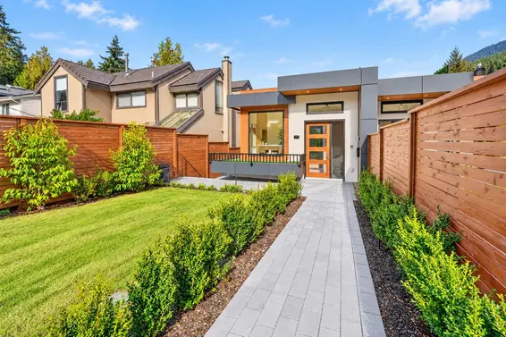 6423 Argyle Avenue, West Vancouver For Sale - image 3